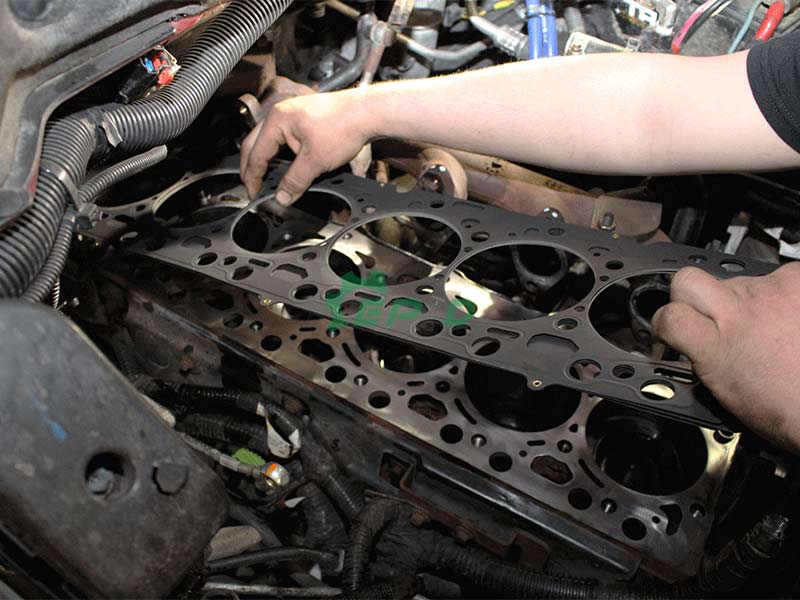 6.7L-Cummins-Heads-and-gasket-2
